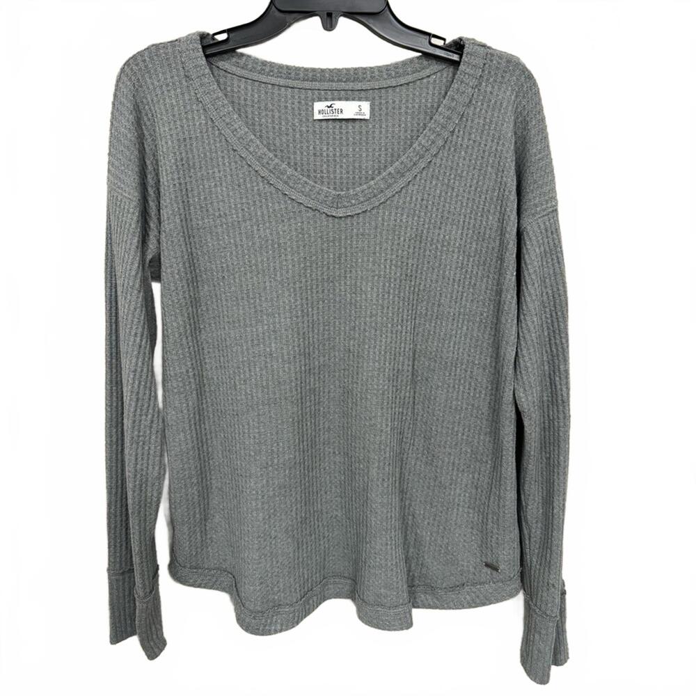 Hollister Women's Gray V-Neck Waffle Knit Sweater